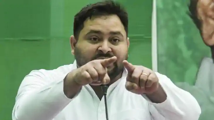 Bihar News : मुंगेर में तेजस्वी यादव ने पीएम मोदी से साधा नि