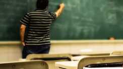Bihar Teacher News : बिहार के इस हाईस्कूल में रिटायर होने के बाद हेडमास्टर ने पदभार देने से किया इंकार, DEO के चिट्ठी पर जताई आशंका..गबन हो जाएगा.
