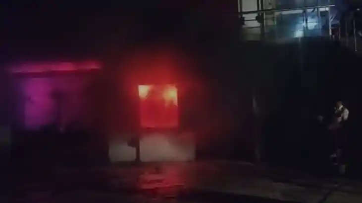 Bihar Fire:बाइक एजेंसी में भीषण अगलगी, विजयादशमी की खुशियों Bihar Fire:बाइक एजेंसी में भीषण अगलगी, विजयादशमी की खुशियों