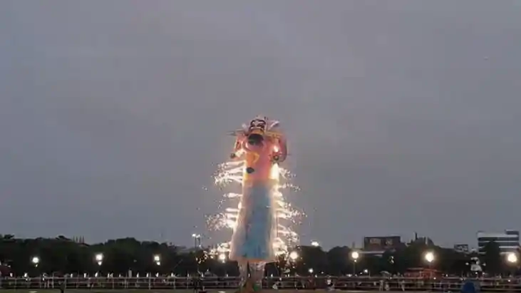 Dussehra 2025: : पटना में बारिश के बीच धू-धूकर जले रावण, मेघ Dussehra 2025: : पटना में बारिश के बीच धू-धूकर जले रावण, मेघ