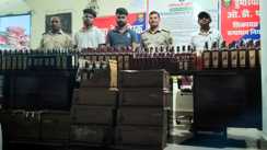 Bihar Crime : मोतिहारी में लग्जरी कार से लाखों की विदेशी शराब पुलिस ने किया जब्त, मौके से दो तस्करों को किया गिरफ्तार 