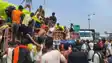 Bihar Crime: पूर्ण शराबबंदी वाले राज्य में शराब लदा ट्रक पलटा तो मच गई लूटने की होड़, बोतलें लेकर भागे ग्रामीण