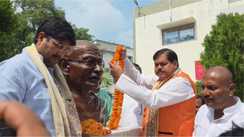 त्रिवेणी संगम बना गोपालगंज: गांधी जयंती, शास्त्री जयंती और स्थापना दिवस पर शिक्षा मंत्री मिथिलेश तिवारी ने दी श्रद्धांजलि व शुभकामनाएं