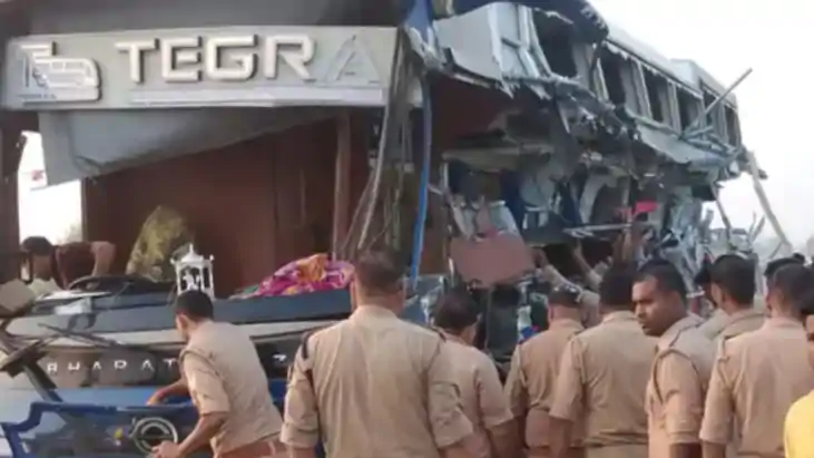 Bihar Bus Accident: बिहार आ रही AC बस के परखच्चे उड़े, नींद 