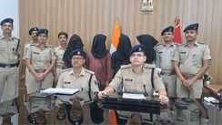 मुंगेर में अंतरराज्यीय वाहन लूट गिरोह का भंडाफोड़: झारखंड के धनबाद से लूटी गई ऑटो बरामद, 4 शातिर गिरफ्तार