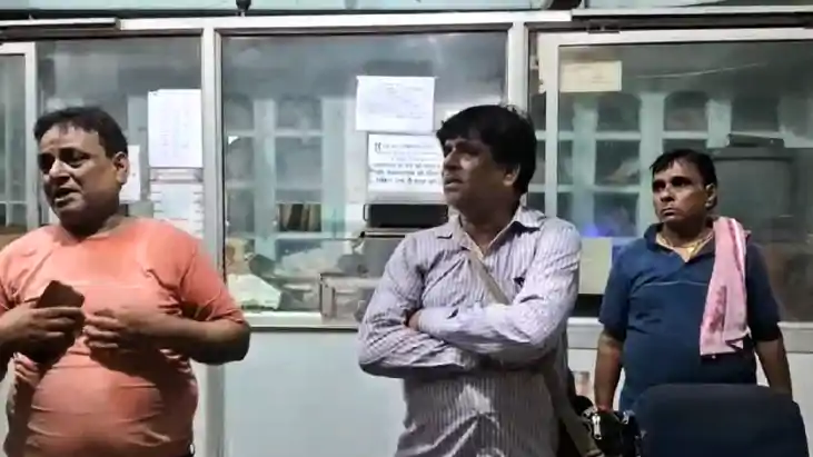 Bihar Crime News : गया में 20 लाख का स्टाम्प पेपर लेकर फरार Bihar Crime News : गया में 20 लाख का स्टाम्प पेपर लेकर फरार