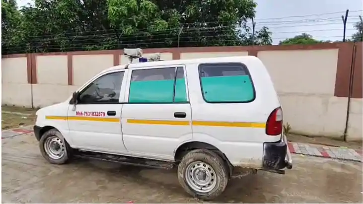 Bihar News : कटिहार में मरीजों की जगह एंबुलेंस में ढोई जा रह