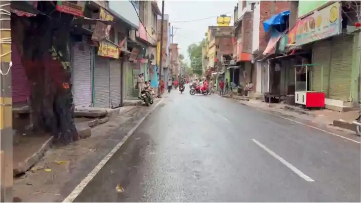युवक की हत्या के विरोध में दूसरे दिन भी बाजार बंद : आरोपितों