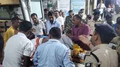 बगहा में बेखौफ अपराधियों का तांडव: उप मुखिया और वार्ड पार्षद को मारी गोली, गंभीर हालत मे बेतिया GMCH रेफर