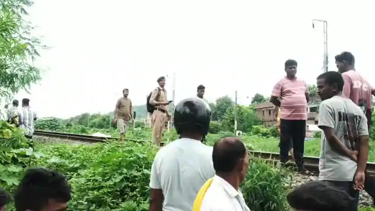 Bihar News : गया में रेलवे ट्रैक पर मिला अज्ञात युवक का शव, 