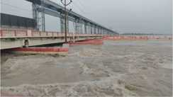 कोसी नदी के जलस्तर में उफान: बराज से डिस्चार्ज 2.29 लाख क्यूसेक पार, तटीय इलाकों में अलर्ट