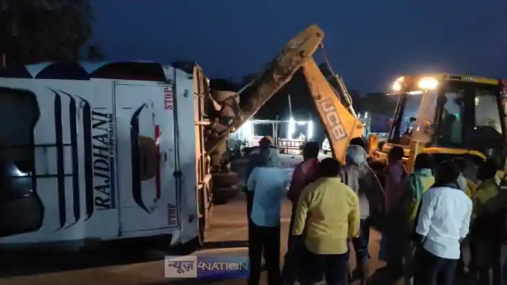 Heavy collision between bus and pickup