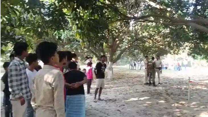 आम के पेड़ से लटकता मिला 14 वर्षीय किशोरी का शव, हत्या या आत