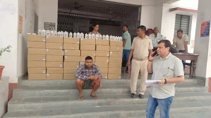 पिता की मौत के बाद बेटों ने संभाली शराब तस्करी की 'विरासत', 