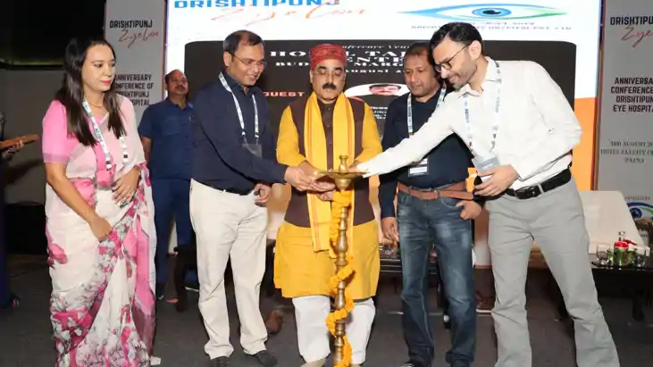 Bihar News : दृष्टिपुंज आई हॉस्पिटल ने मनाया 5 वां स्थापना द Bihar News : दृष्टिपुंज आई हॉस्पिटल ने मनाया 5 वां स्थापना द