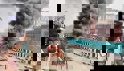 PMCH के बाहर 'द बर्निंग कार' से मचा हड़कंप, सड़क पर धू-धू कर जली गाड़ी 