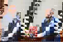 प्रधानमंत्री मोदी से मिले ऋतुराज सिन्हा,  पुस्तक भेट एवं बिहार के विकास पर सार्थक संवाद