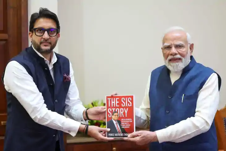 प्रधानमंत्री मोदी से मिले ऋतुराज सिन्हा,  पुस्तक भेट एवं बिह