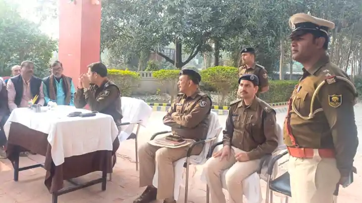 Bihar News : मुजफ्फरपुर एसएसपी ने मनियारी थाने में सुनीं लोग