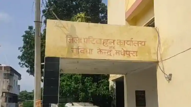 एक ट्रक मालिक की डीएम से वो गुहार, जिसने सिस्टम में मचाई खलब