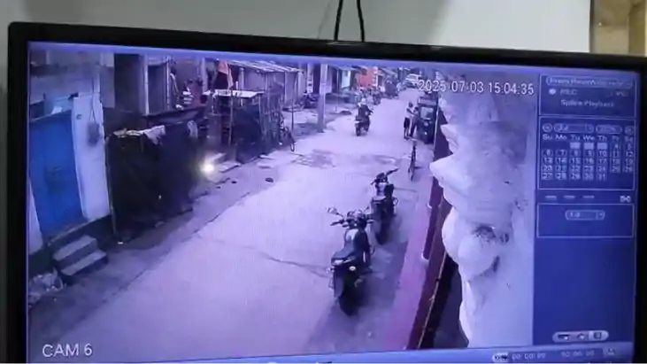 Bihar News : बांका के कटोरिया में दिनदहाड़े ज्वेलरी दुकान मे