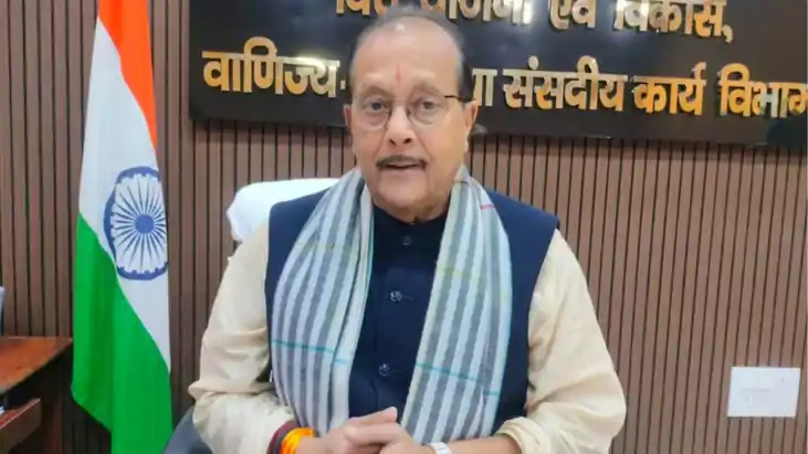 अतिरिक्त वाहन की मांग पर गाड़ी लौटाने का मिला नोटिस, आहत मंत