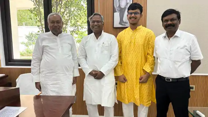 JEE ADVANCE RESULT 2025 : बेटे की सफलता से अभिभूत हुए जदयू न JEE ADVANCE RESULT 2025 : बेटे की सफलता से अभिभूत हुए जदयू न