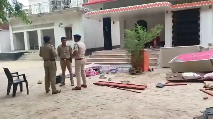 Motihari Police Conducts Raid in UP Destroys Liquor Mafia Ho