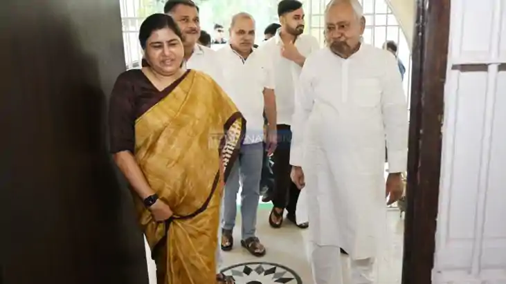 Bihar Politics:राबड़ी देवी के आवास विवाद के बीच मंत्री लेशी 