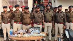 Bihar News : मोतिहारी पुलिस की बड़ी कार्रवाई, होली से पहले 'मिनी शराब फैक्ट्री' का किया भंडाफोड़, स्प्रिट माफिया के पास से लाखों कैश और मशीन किया बरामद