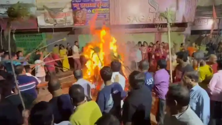 Agrawal community organised a grand mass Holika Dahan