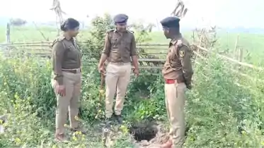 Bihar News : शराब कारोबारियों का अनोखा कारनामा देखकर हैरान रह गयी पुलिस, आलू के खेत में छिपाकर रखे लाखों की विदेशी शराब किया बरामद 