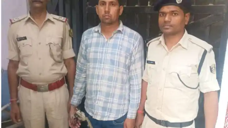 पटना पुलिस की बड़ी कामयाबी: कलेक्ट्रेट के पास संदिग्ध युवक गि