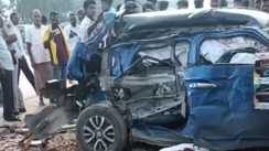 Bihar Road Accident : मुजफ्फरपुर में भीषण सड़क हादसा, अनियंत्रित ट्रक और कार के बीच हुई जोरदार टक्कर, 4 लोगों की मौके पर हुई मौत