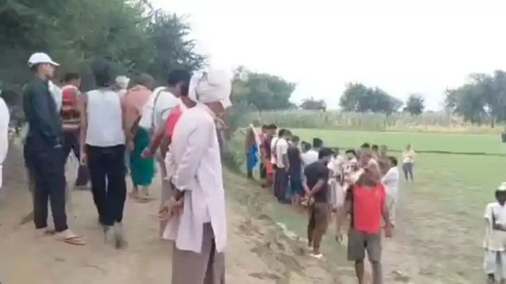 सुपौल में दर्दनाक हादसा: अनियंत्रित होकर पलटा ट्रैक्टर, मलबे