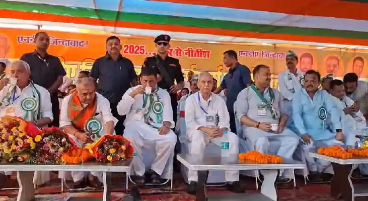 हम हीं सरकार हैं, कौन बोलेगा! सरकारी स्कूलों में बिना अनुमति हम हीं सरकार हैं, कौन बोलेगा! सरकारी स्कूलों में बिना अनुमति