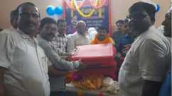 Bihar news - मनरेगा अधिकारी की विदाई समारोह में खूब छलका गए जाम, थाना देखकर फट गया नशा