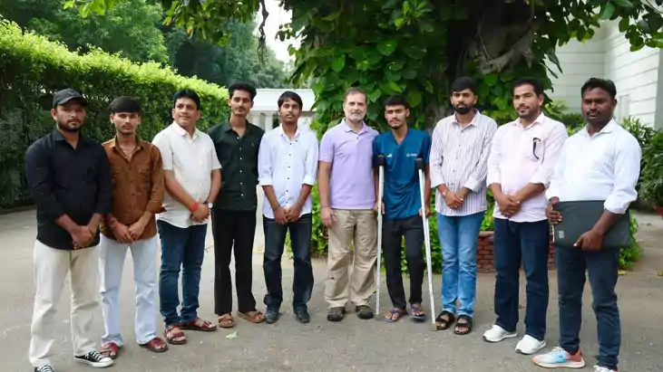 Bihar News : सिवान AK-47 फायरिंग मामला: पीड़िता-युवकों से मि Bihar News : सिवान AK-47 फायरिंग मामला: पीड़िता-युवकों से मि