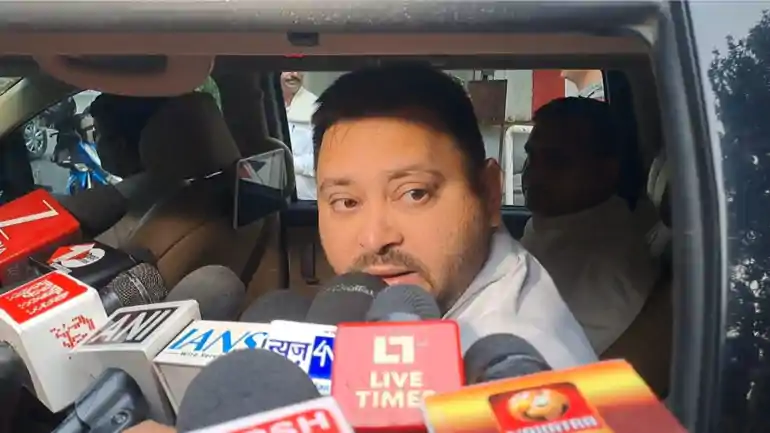 बिहार में बाढ़ को लेकर तेजस्वी का सरकार पर बड़ा हमला: बोले—नीतीश कुमार को कर दिया दरकिनार, मोदी जी 'रील और रियलिटी' में फर्क समझें"