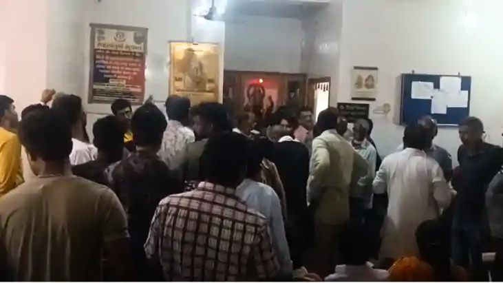Bihar News : बेतिया में निजी अस्पताल में महिला मरीज की हुई म