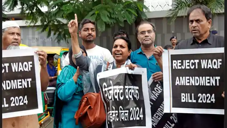 Jharkhand News: जुमे की नमाज के बाद मुस्लिम समुदाय के लोगों Jharkhand News: जुमे की नमाज के बाद मुस्लिम समुदाय के लोगों