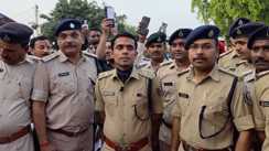 Bihar News : गोपालगंज में ऑपरेशन मुस्कान से 70 लोगों के चेहरे पर लौटी ख़ुशी, पुलिस ने लौटाए चोरी और गुम हुए मोबाइल 