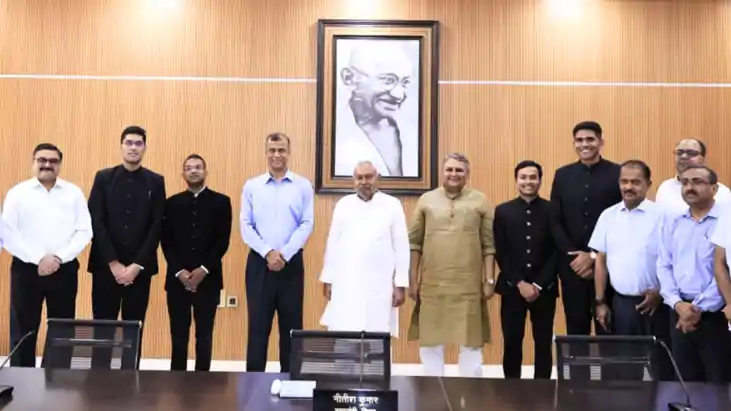 Bihar News : सीएम नीतीश ने भारतीय वन सेवा के प्रशिक्षु अधिका