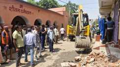 Bihar News : नालंदा में मघड़ा भगदड़ के बाद जागा प्रशासन, मंदिर परिसर से हटा अतिक्रमण, अब सीढ़ियों की जगह बनेगा सुरक्षित स्लोप