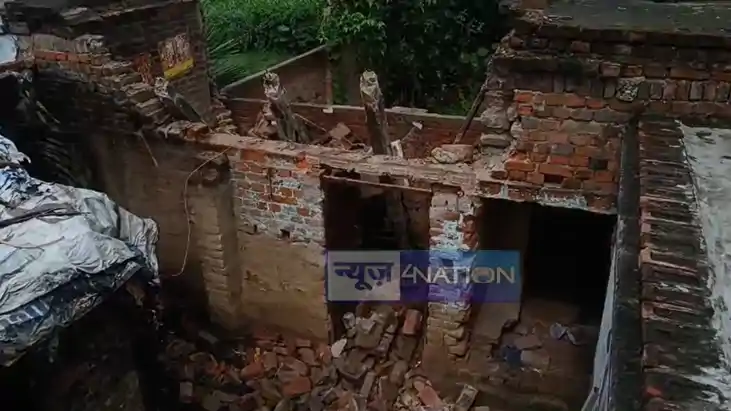 Bihar News:खाना बनाते समय भरभराकर गिरा मकान, बाल-बाल बचा पूर Bihar News:खाना बनाते समय भरभराकर गिरा मकान, बाल-बाल बचा पूर