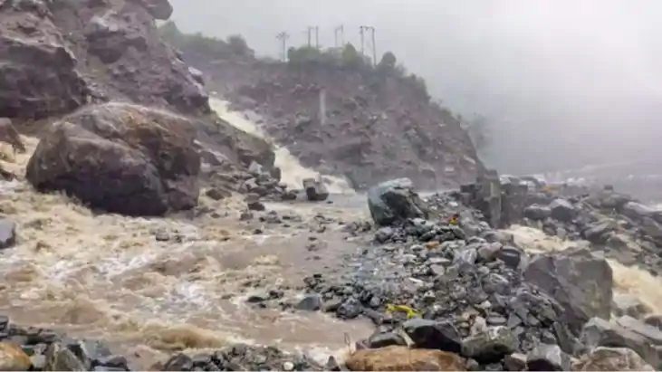 उत्तराखंड में मौसम का कहर : चार जिलों में भारी बारिश का अलर्