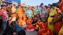 Bihar News : बगहा में बच्चे के लापता होने पर परिजनों का फूटा गुस्सा, सड़क जाम कर काटा बवाल, पुलिस पर लगाया लापरवाही का आरोप