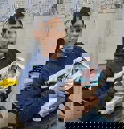 ममता शर्मसार: पैदा होते ही नवजात बच्ची को कटीली झाड़ियों में फेंका, पुलिस वाले ने 'पिता' बनकर बचाई जान