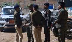 मेडिकल कॉलेज के गेट के पास हथियार लहराकर मांग रहा था रंगदारी, पुलिस ने घेराबंदी कर दबोचा