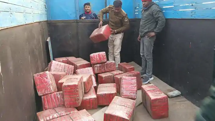 अंतरराष्ट्रीय गांजा तस्करी का पर्दाफाश: ट्रक के 'तहखाने' से 